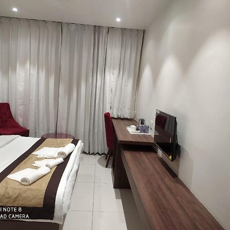 Rajlaxmi Hotel - Free Airport Pickup And Drop Τζαϊπούρ Εξωτερικό φωτογραφία