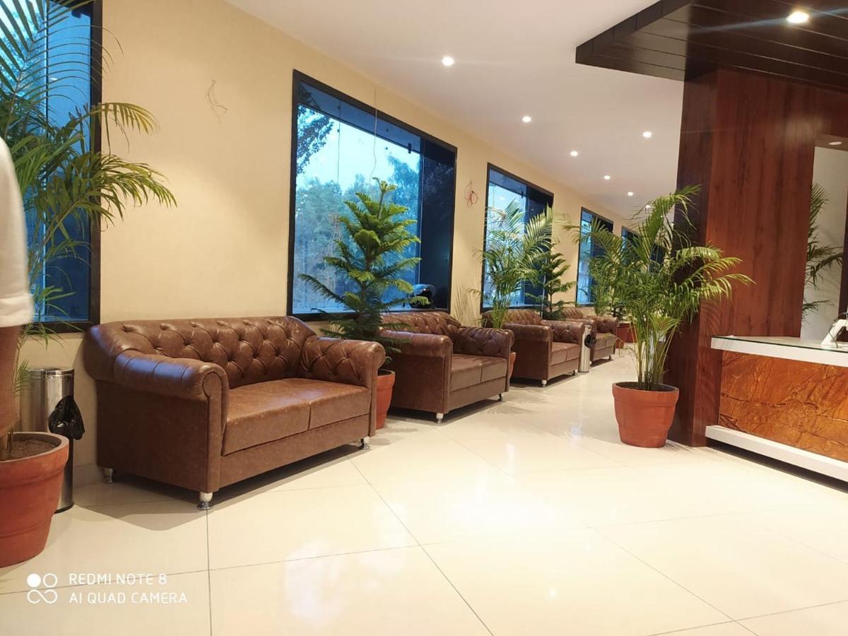 Rajlaxmi Hotel - Free Airport Pickup And Drop Τζαϊπούρ Εξωτερικό φωτογραφία