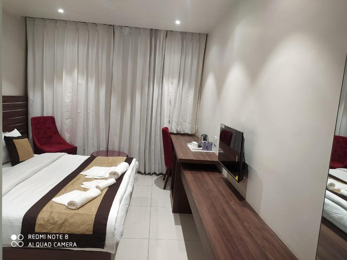 Rajlaxmi Hotel - Free Airport Pickup And Drop Τζαϊπούρ Εξωτερικό φωτογραφία