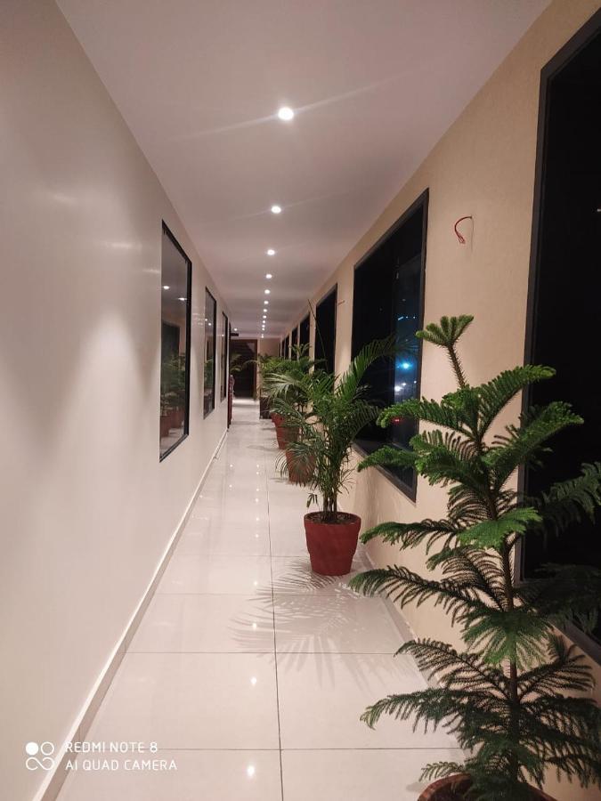 Rajlaxmi Hotel - Free Airport Pickup And Drop Τζαϊπούρ Εξωτερικό φωτογραφία
