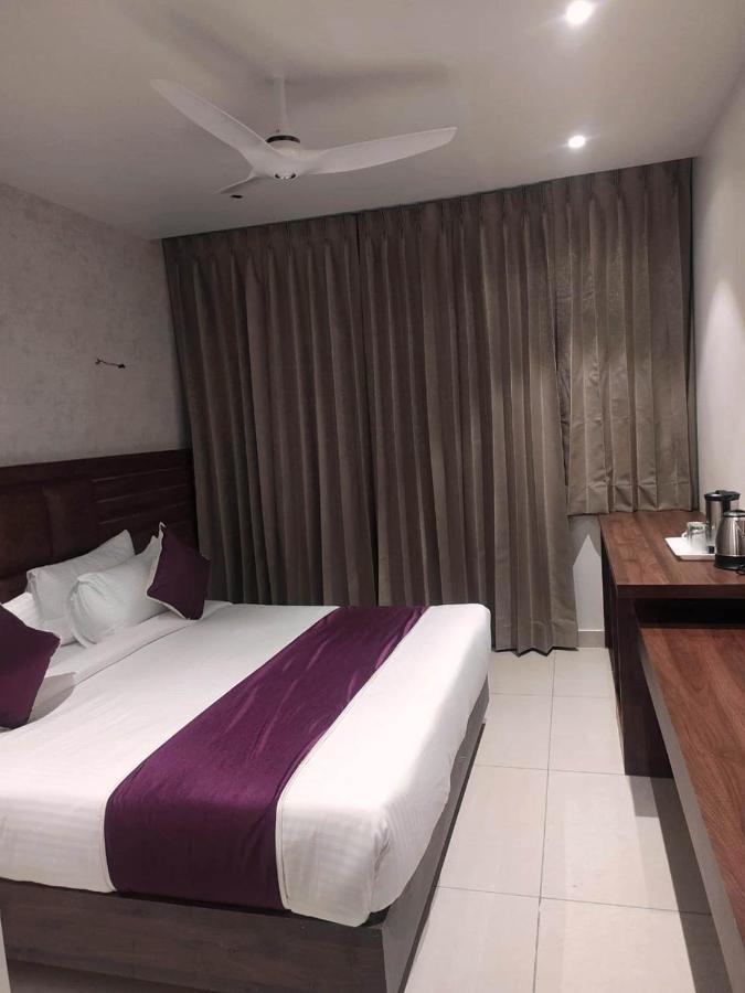 Rajlaxmi Hotel - Free Airport Pickup And Drop Τζαϊπούρ Εξωτερικό φωτογραφία