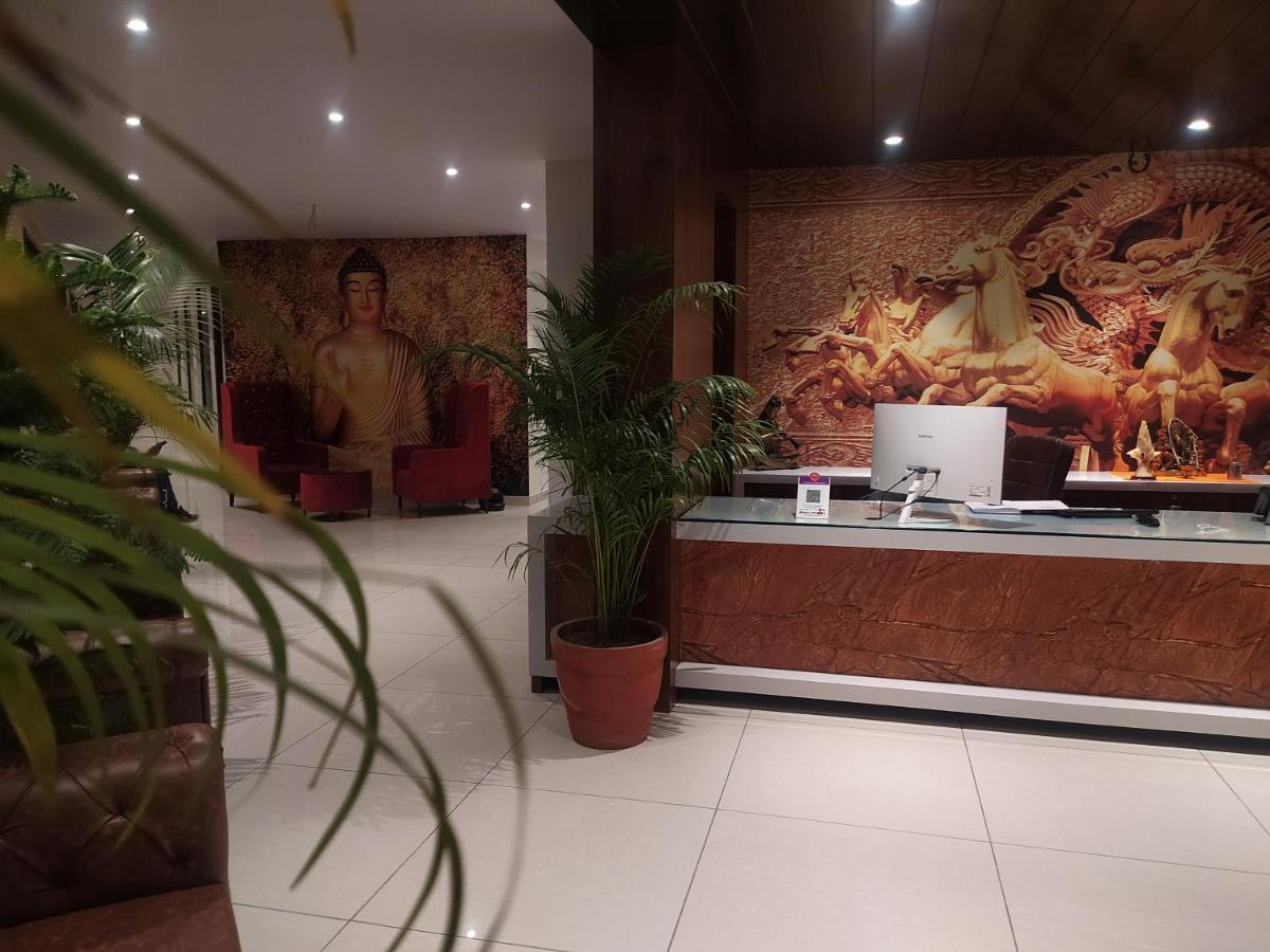 Rajlaxmi Hotel - Free Airport Pickup And Drop Τζαϊπούρ Εξωτερικό φωτογραφία